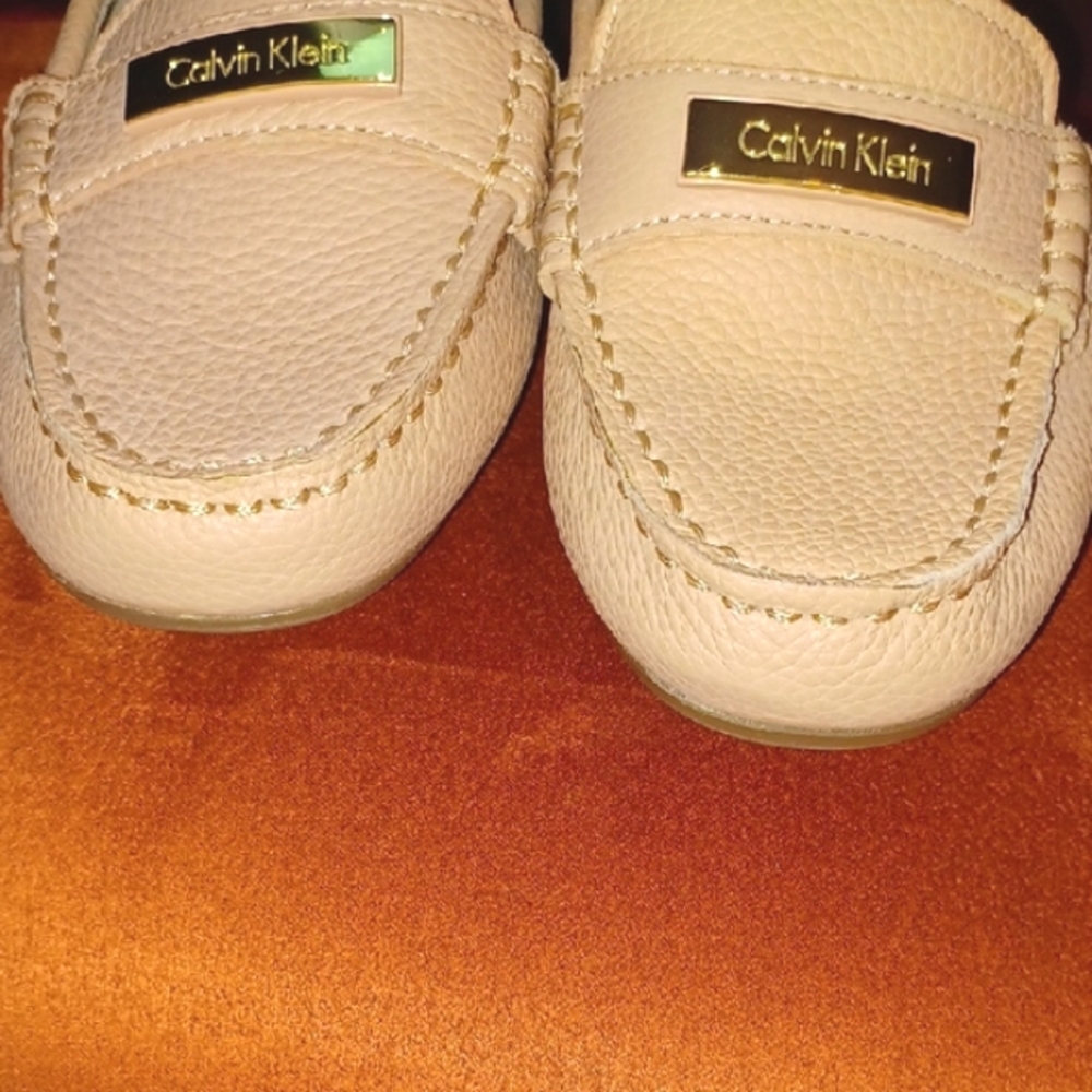 Calvin Klein Beige Loafers for Women - Picture 4 of 6